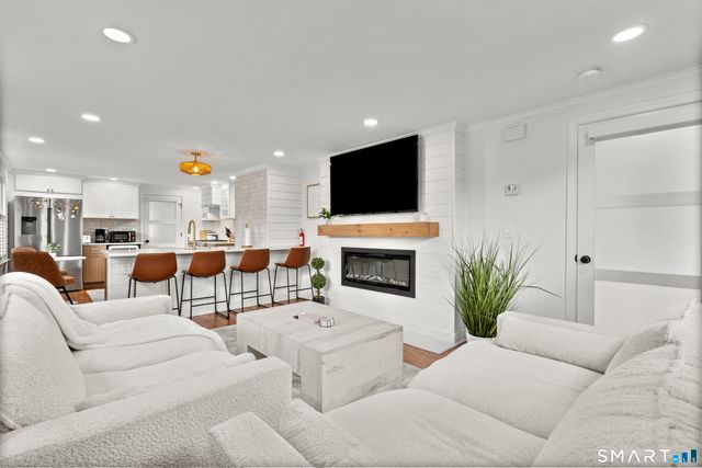 180 Ruane Street 1, Fairfield, CT 06824