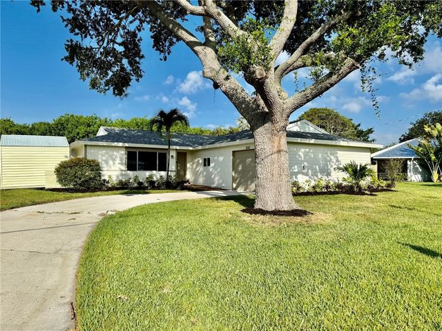 2143 4th Court SE, Vero Beach, FL 32962