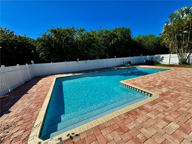 2143 4th Court SE, Vero Beach, FL 32962