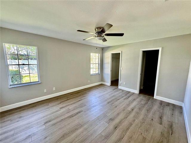 2143 4th Court SE, Vero Beach, FL 32962