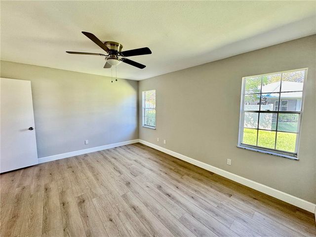 2143 4th Court SE, Vero Beach, FL 32962