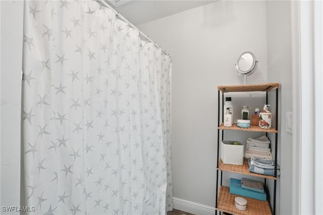 1039 Beach RD 101, Sanibel, FL 33957