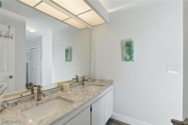 1039 Beach RD 101, Sanibel, FL 33957