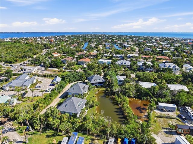 1039 Beach RD 101, Sanibel, FL 33957