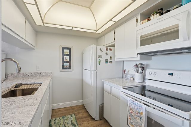 1039 Beach RD 101, Sanibel, FL 33957