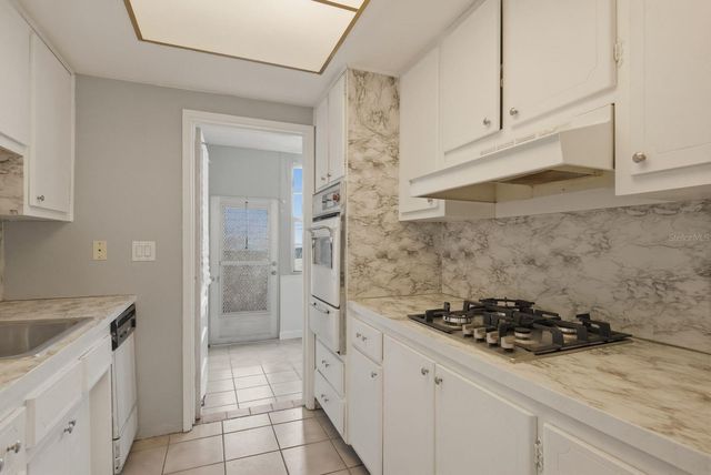 2011 58TH AVENUE N 5, St Petersburg, FL 33714