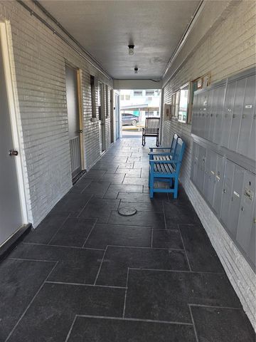 2011 58TH AVENUE N 5, St Petersburg, FL 33714