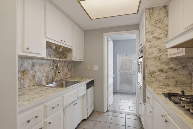 2011 58TH AVENUE N 5, St Petersburg, FL 33714