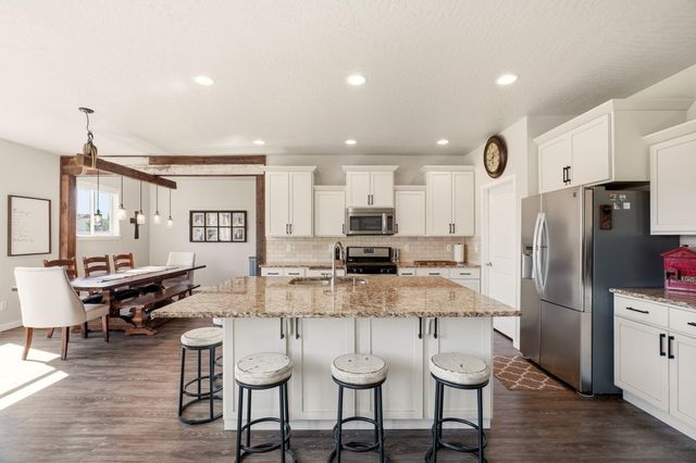 1309 S McMillan Rd, Greenacres, WA 99016