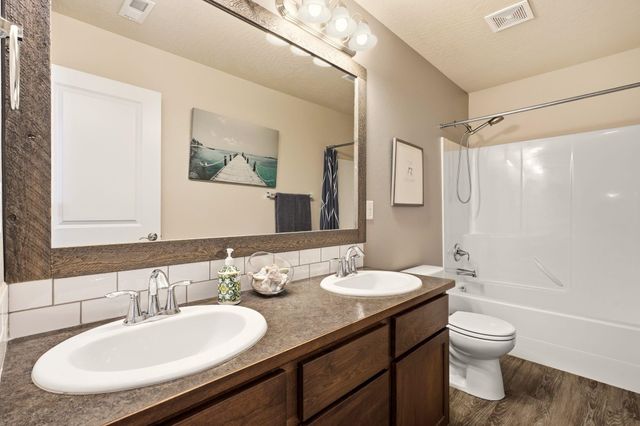 1309 S McMillan Rd, Greenacres, WA 99016