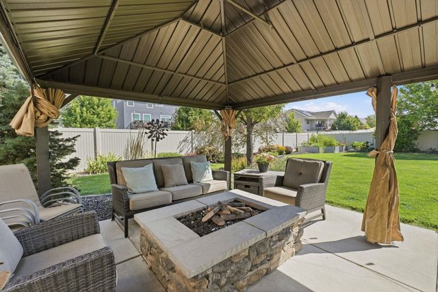 1309 S McMillan Rd, Greenacres, WA 99016