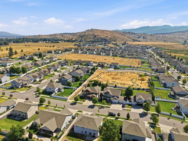 1309 S McMillan Rd, Greenacres, WA 99016