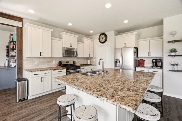 1309 S McMillan Rd, Greenacres, WA 99016