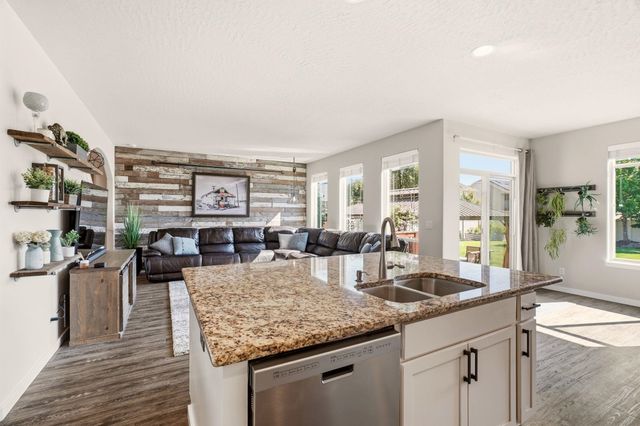1309 S McMillan Rd, Greenacres, WA 99016