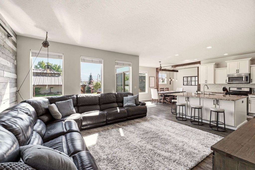 1309 S McMillan Rd, Greenacres, WA 99016 photo 4