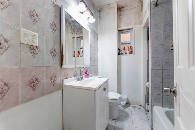 3651 S Wood Street, Chicago, IL 60609