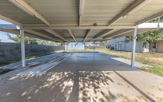 304 Cactus Drive, Levelland, TX 79336