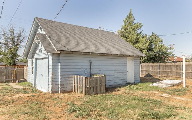 304 Cactus Drive, Levelland, TX 79336