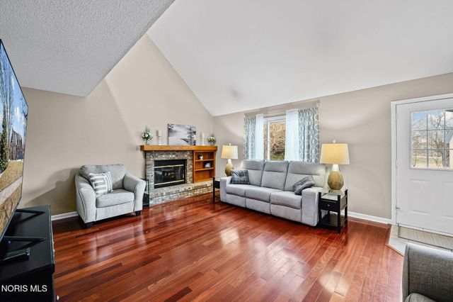 827 Abbey Lane, Findlay, OH 45840