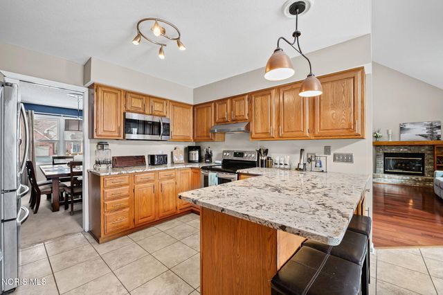 827 Abbey Lane, Findlay, OH 45840