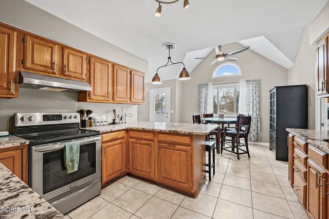 827 Abbey Lane, Findlay, OH 45840