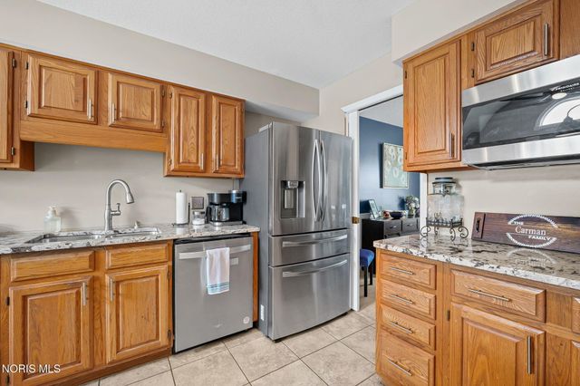 827 Abbey Lane, Findlay, OH 45840