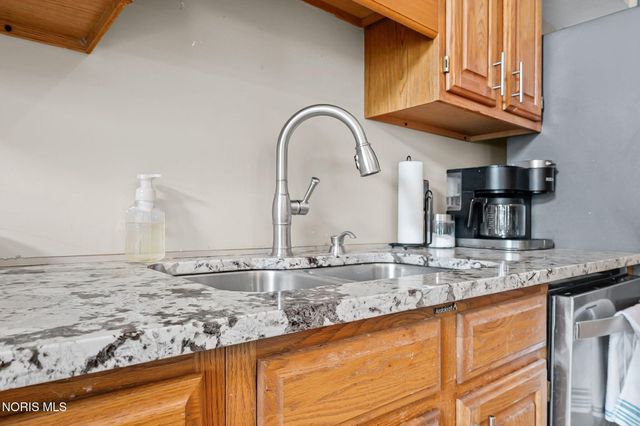 827 Abbey Lane, Findlay, OH 45840