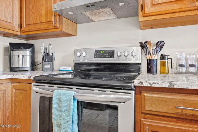 827 Abbey Lane, Findlay, OH 45840