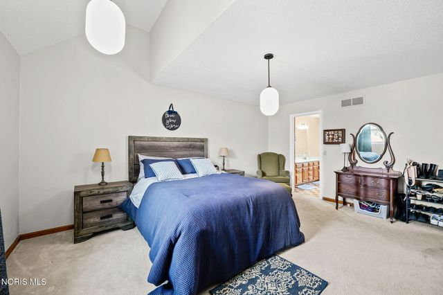 827 Abbey Lane, Findlay, OH 45840