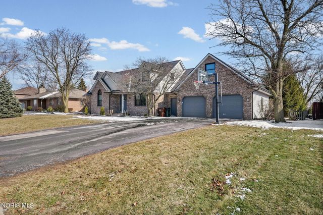 827 Abbey Lane, Findlay, OH 45840