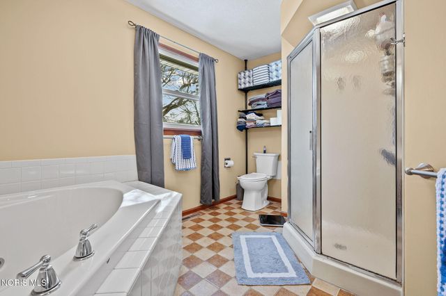 827 Abbey Lane, Findlay, OH 45840