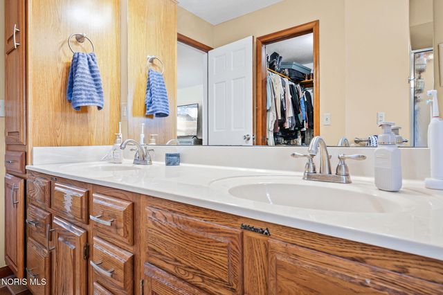 827 Abbey Lane, Findlay, OH 45840