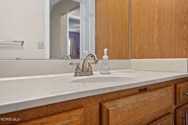 827 Abbey Lane, Findlay, OH 45840