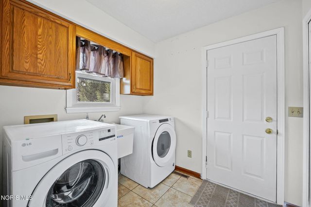 827 Abbey Lane, Findlay, OH 45840