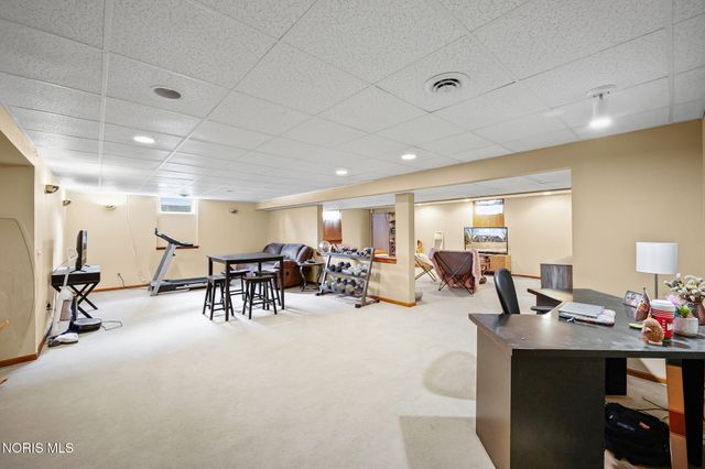 827 Abbey Lane, Findlay, OH 45840