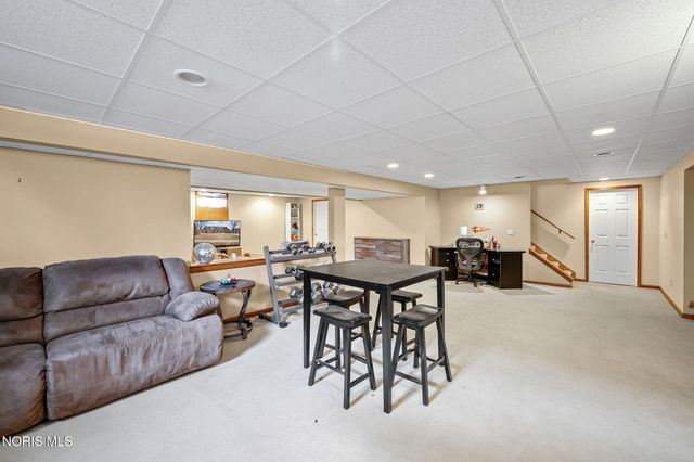 827 Abbey Lane, Findlay, OH 45840