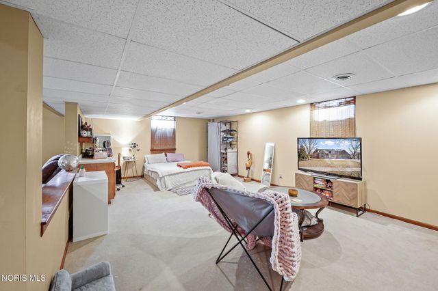 827 Abbey Lane, Findlay, OH 45840