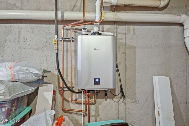 827 Abbey Lane, Findlay, OH 45840