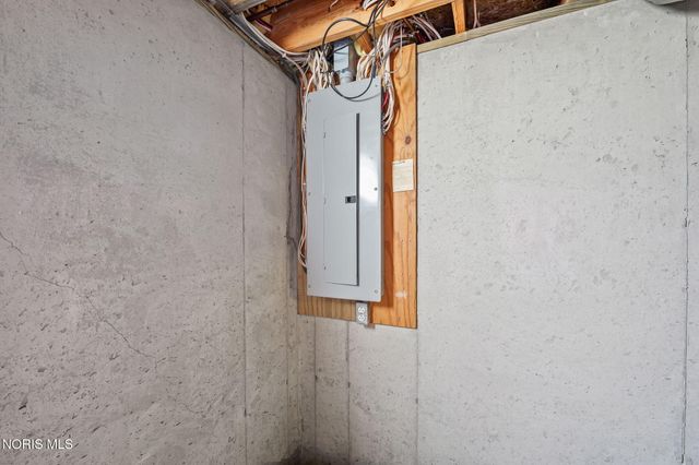 827 Abbey Lane, Findlay, OH 45840