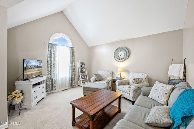 827 Abbey Lane, Findlay, OH 45840