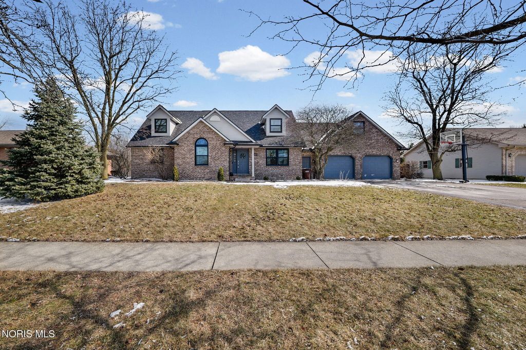 827 Abbey Lane, Findlay, OH 45840