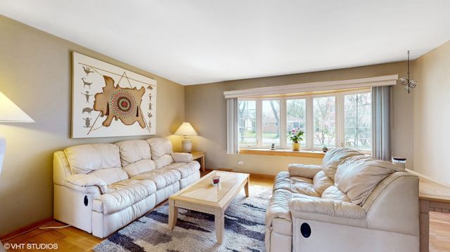 1416 S Robert Drive, Mount Prospect, IL 60056