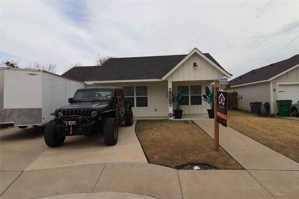 309 Thomas Street, Terrell, TX 75160