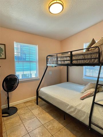 308 Parkview Road, Surfside Beach, TX 77541