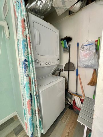 308 Parkview Road, Surfside Beach, TX 77541