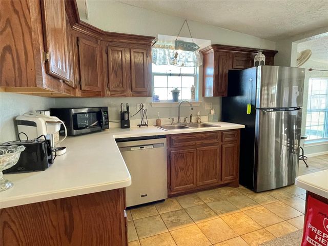 308 Parkview Road, Surfside Beach, TX 77541