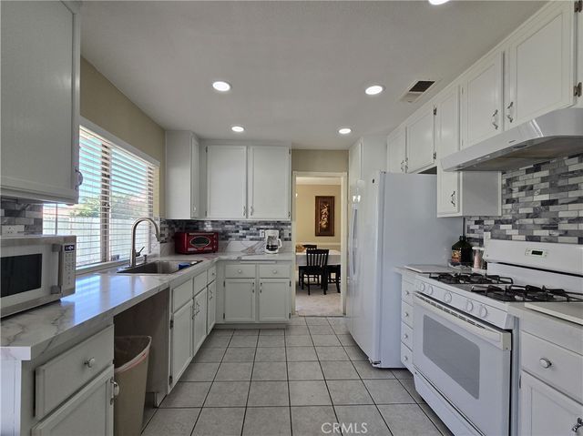 13636 Cordelia, Victorville, CA 92392