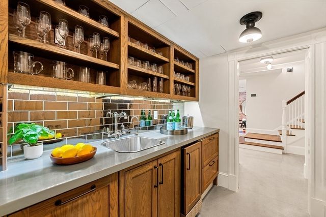 6 West Hill Place, Boston, MA 02114