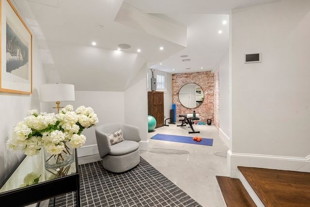 6 West Hill Place, Boston, MA 02114