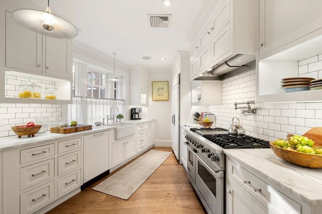 6 West Hill Place, Boston, MA 02114